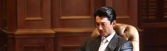 《寒战1994》角色原型对照：潘隽亨对应何鸿燊家族权势结构 现场图